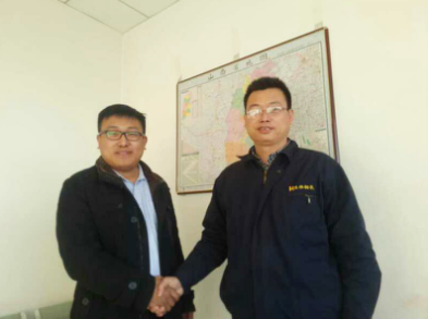  仟億達(dá)范總（左）與立恒鋼鐵集團解總（右）簽約