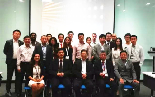 仟億達(dá)(831999)董事長(zhǎng)鄭兩斌(一排左二)及考察團(tuán)成員與SEAS合影 仟億達(dá)(831999)董事長(zhǎng)鄭兩斌(一排左二)及考察團(tuán)成員與SEAS合影