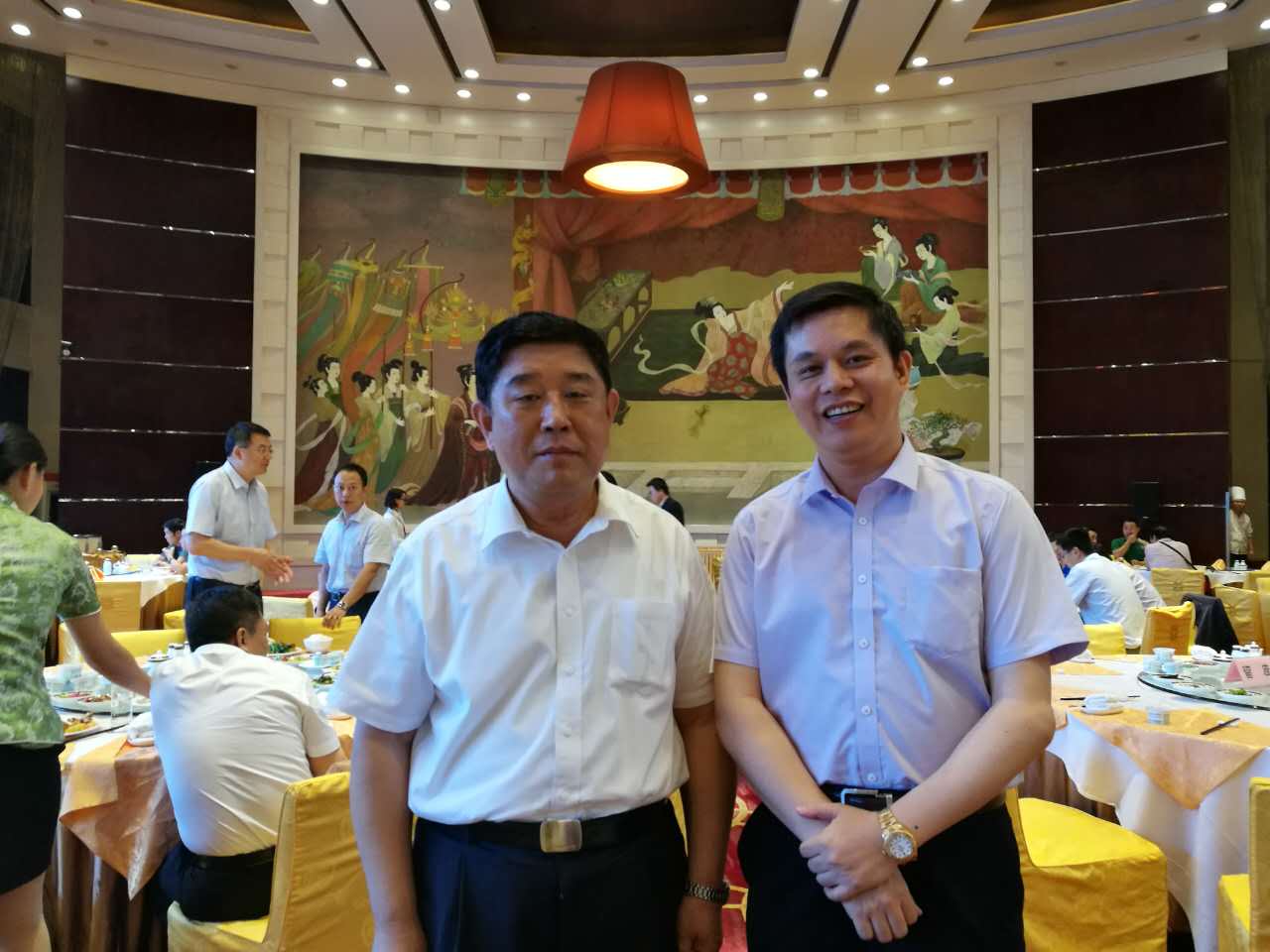 仟億達831999董事長鄭兩斌應(yīng)邀參加民營企業(yè)助推山西轉(zhuǎn)型發(fā)展會 仟億達831999董事長鄭兩斌應(yīng)邀參加民營企業(yè)助推山西轉(zhuǎn)型發(fā)展會